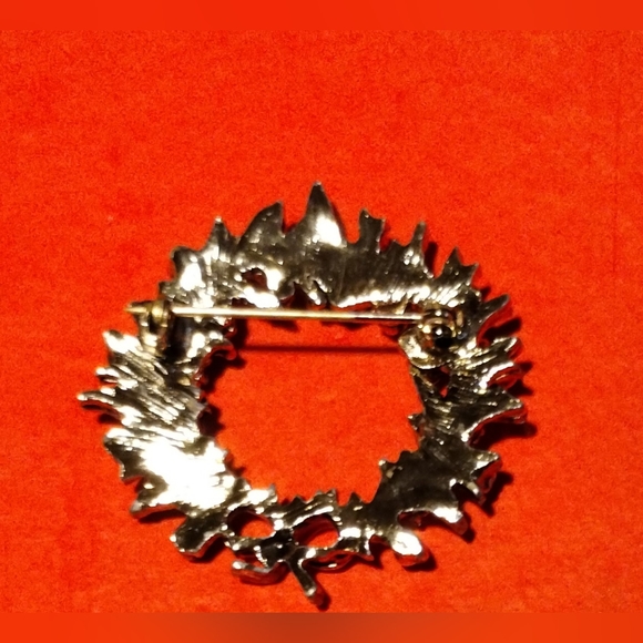 Vintage Holiday Wreath Pin - Picture 2 of 2
